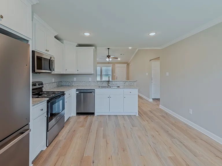 825 Pine Tree Rd — Photo 9