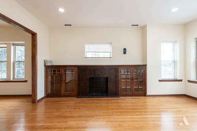 3301 N Kilbourn Ave — Photo 4