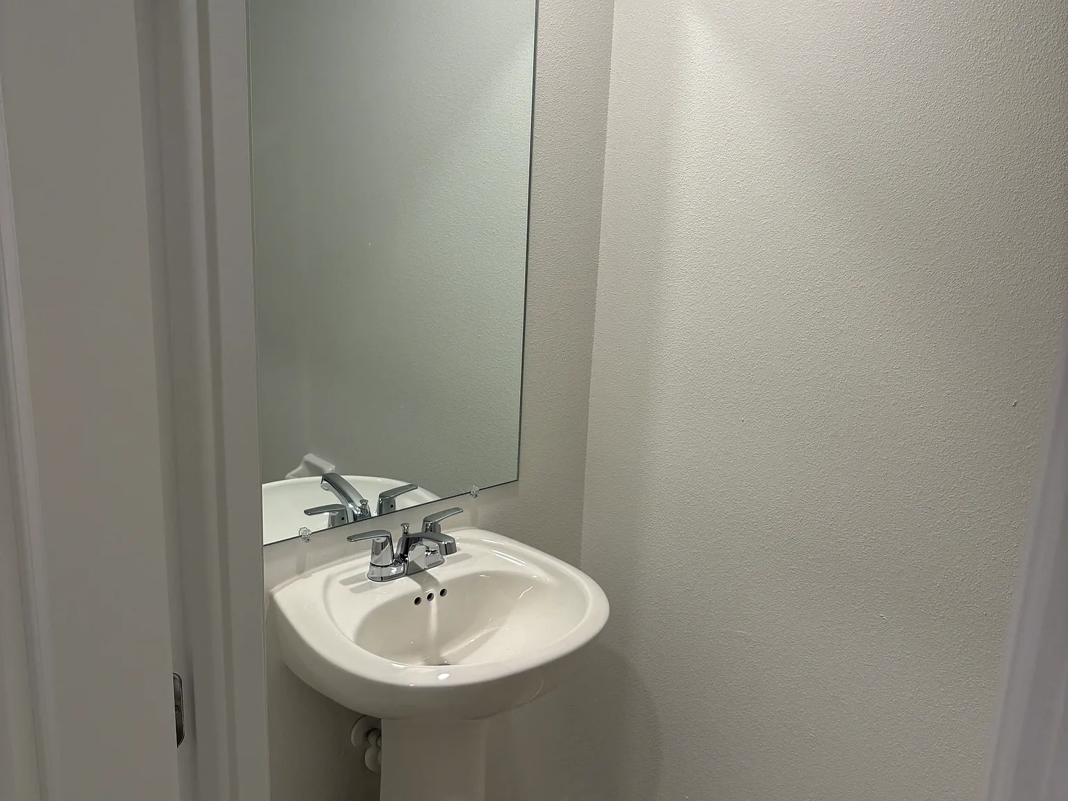 3 bed, 2.5 bath, 1760 sqft, $2,195 — Photo 3