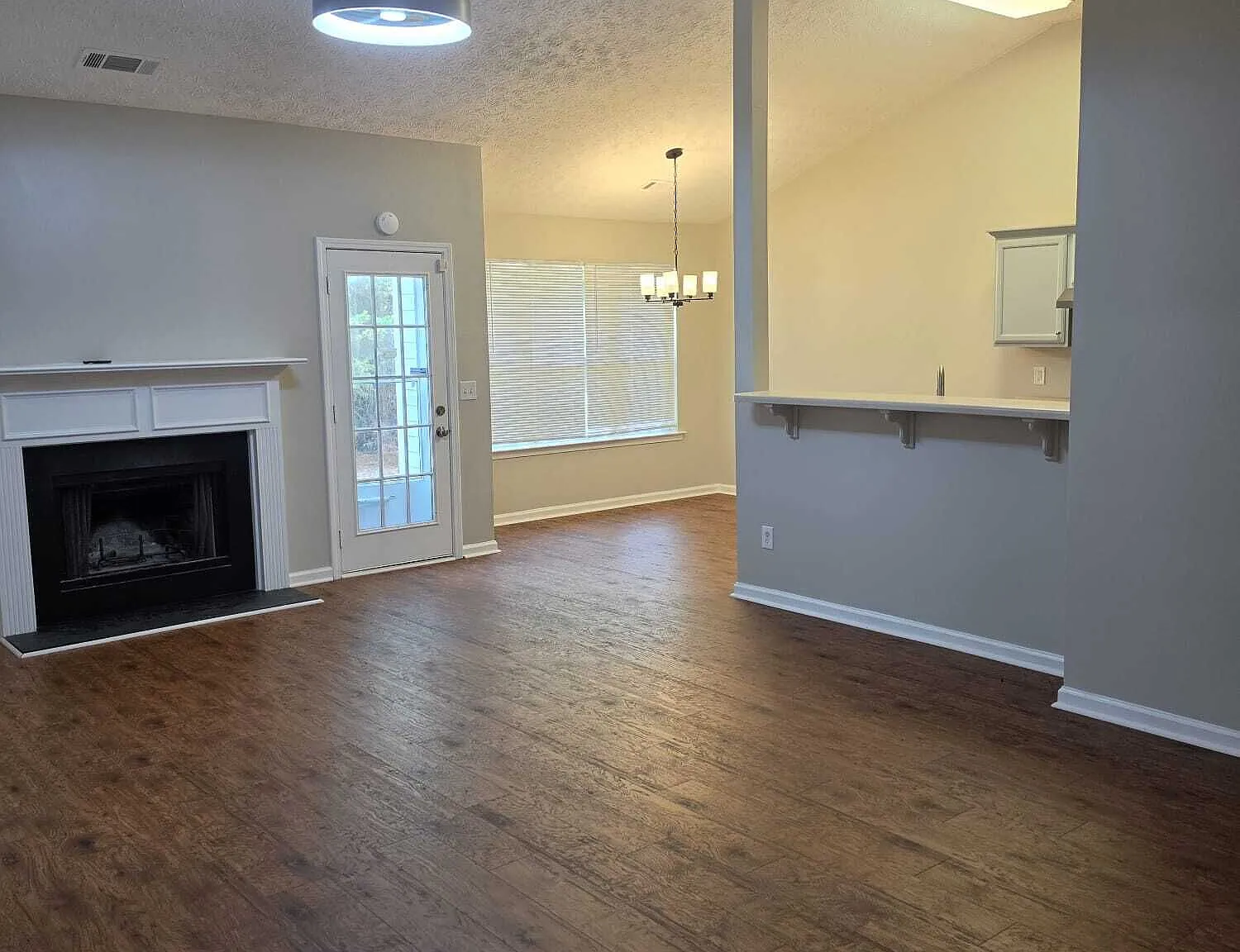 3 bed, 2.5 bath, 1320 sqft, $1,850 — Photo 3