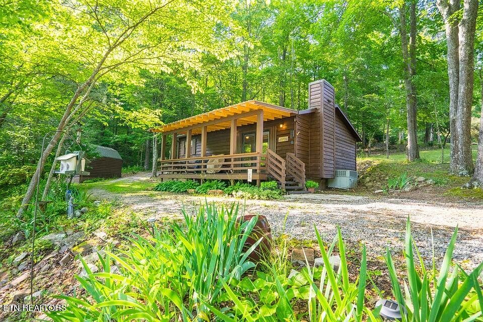 1st image of 681 Laurel Lake Cir
