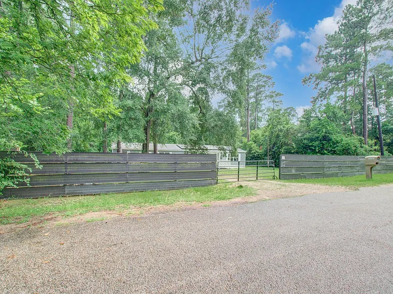 16307 Antelope Ln — Photo 4
