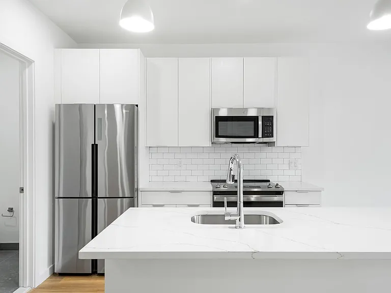 803 South — Photo 101