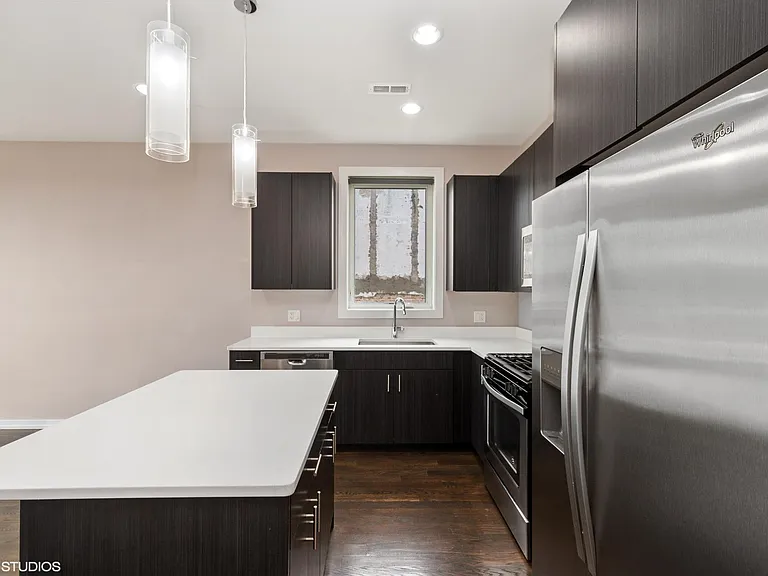 2159 W Adams St #2 — Photo 5