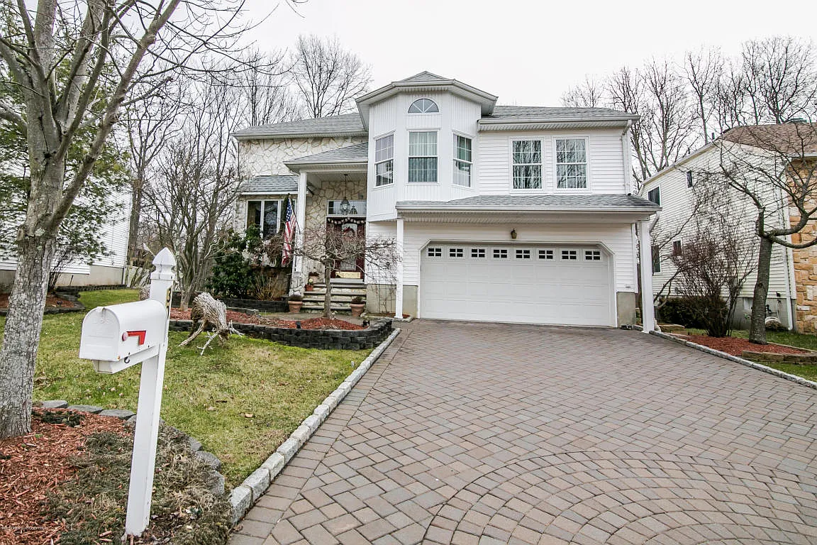 30 Pemberton Dr photo 1