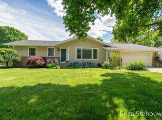 146 Sunnyview Dr SW, Grandville, MI 49418