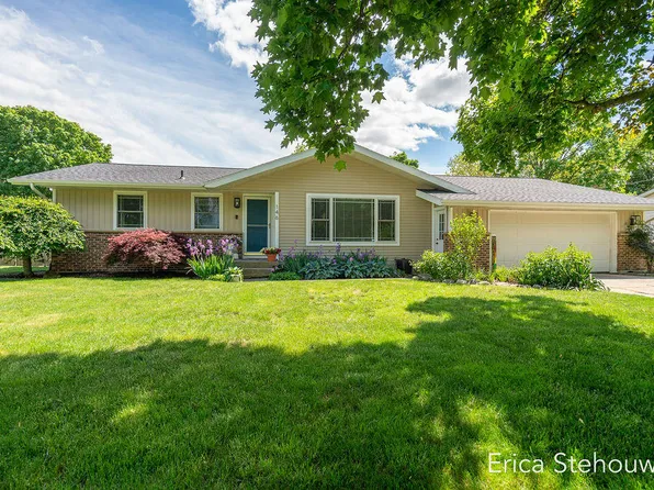 146 Sunnyview Dr SW, Grandville, MI 49418