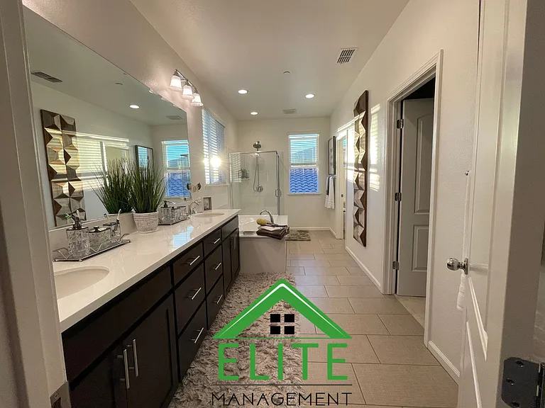 1722 Plumas Dr — Photo 11