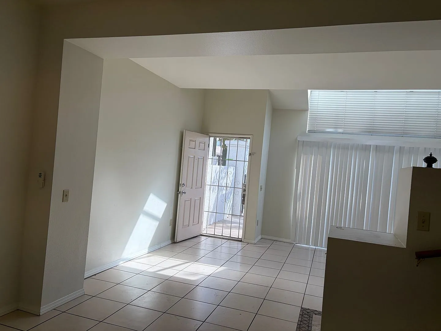 Rancho del Mar Townhomes Near the Temecula Mall and Dog Park — Photo 3
