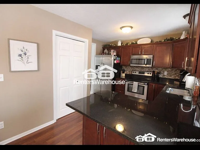 165 SE Pleasant View Dr — Photo 3