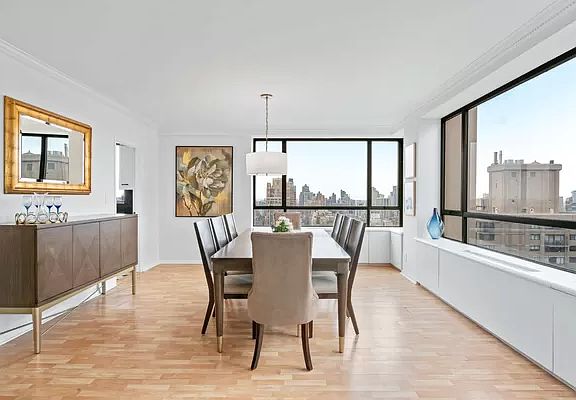 3rd image of 190 E 72nd St APT 31B