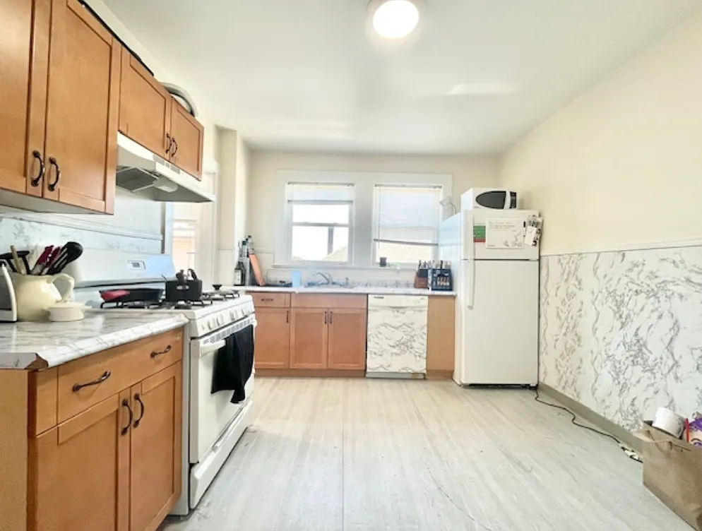 8 Mapleton St — Photo 3