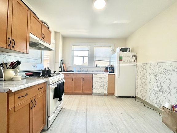 3rd image of 8 Mapleton St #2