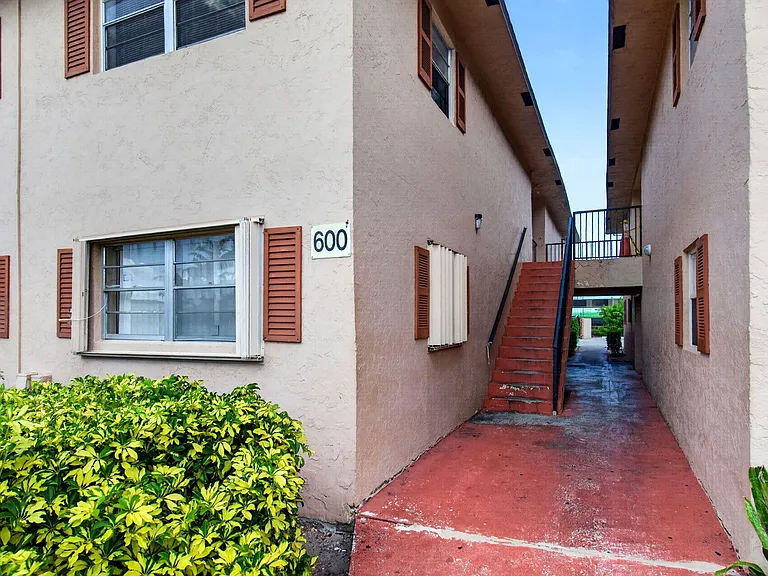 600 SW 2nd Ave #240 — Photo 48