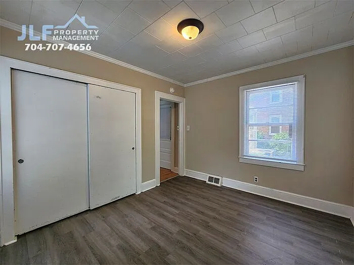 907 S Jackson St — Photo 9