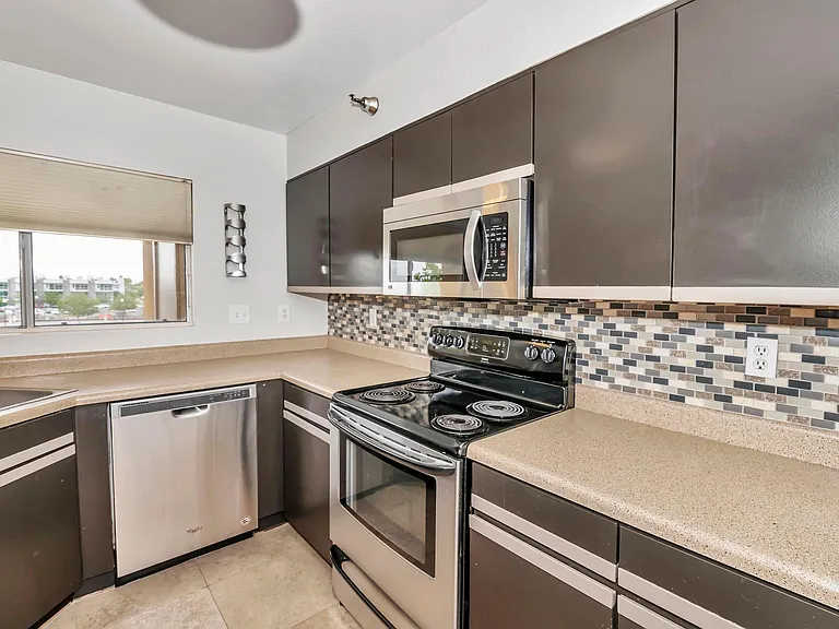 154 W 5th St #250 — Photo 10