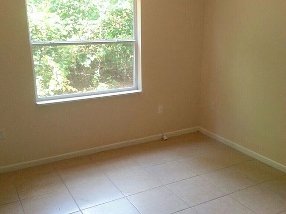 4th image of 627 Pineville Ln