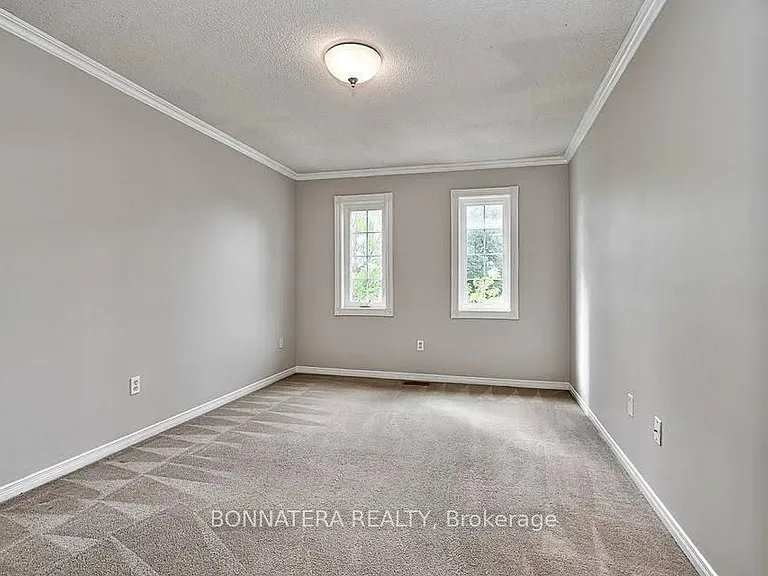 2399 Newcastle Cres — Photo 9