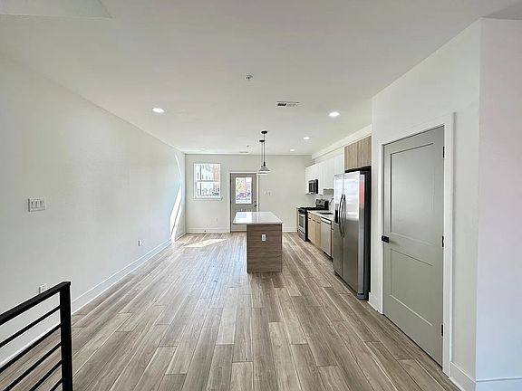 2nd image of 2505 E Tioga St #E5