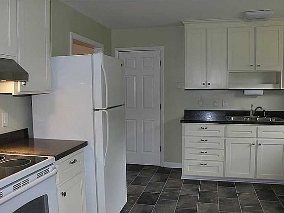 5th image of 301 Garnett Cir