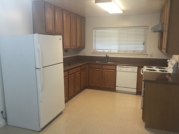 5th image of 748 Laguna Ct
