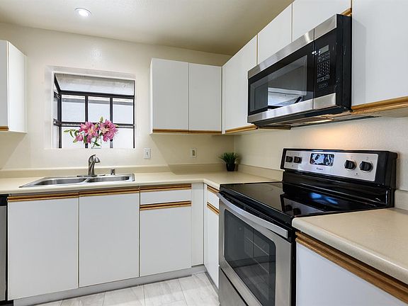 3rd image of 439 Mission Boulevard