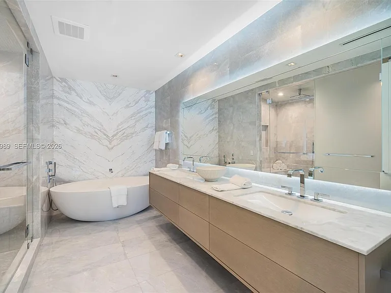 18501 Collins Ave #2003 — Photo 35