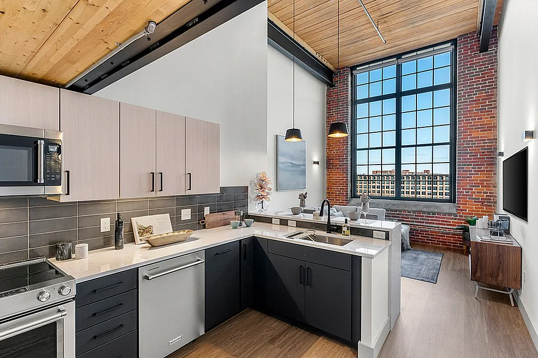 Riverwalk Lofts — Photo 1