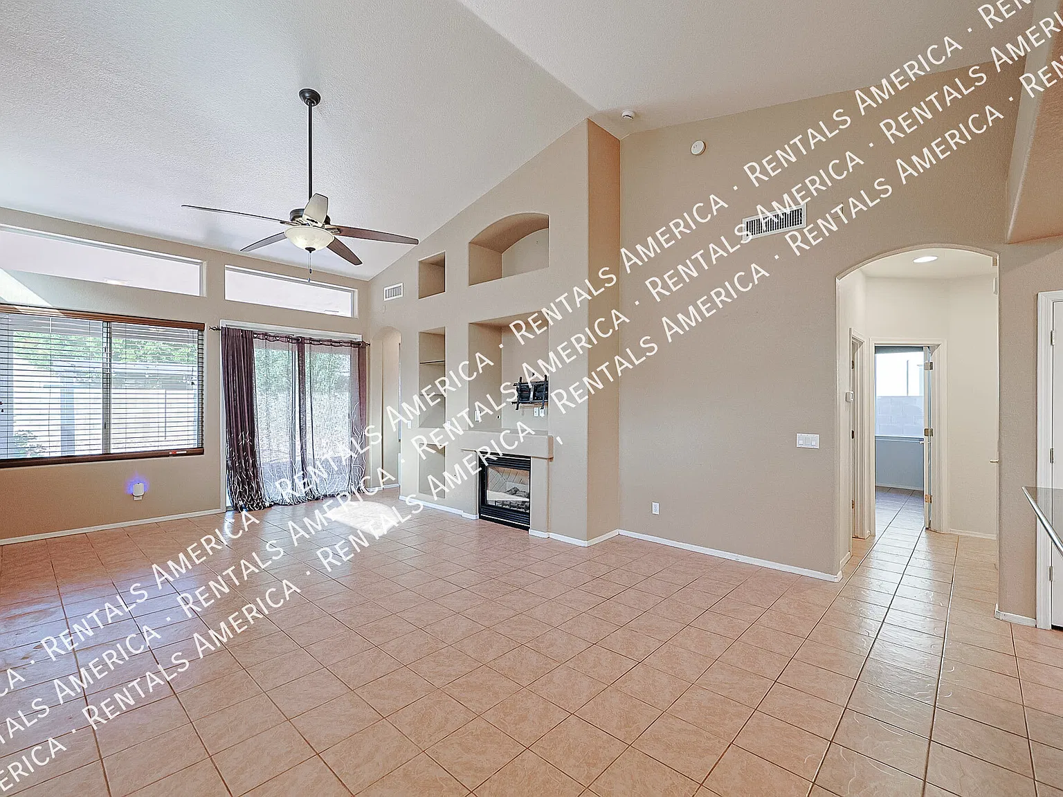 Available Now, Beautiful Glendale Home! — Photo 4