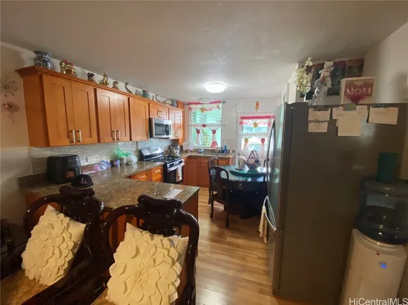 775 McNeill St APT 221B, Honolulu, HI 96817