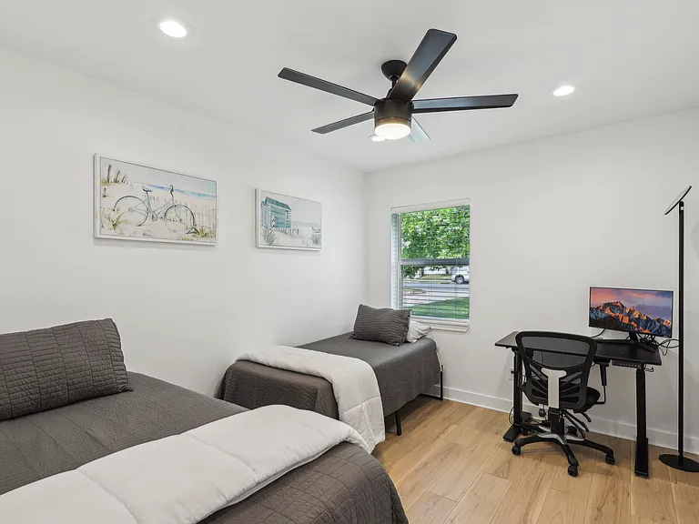 2429 S Beach Pkwy — Photo 8