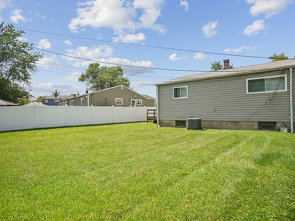 3rd image of 3307 Wild Cherry Rd