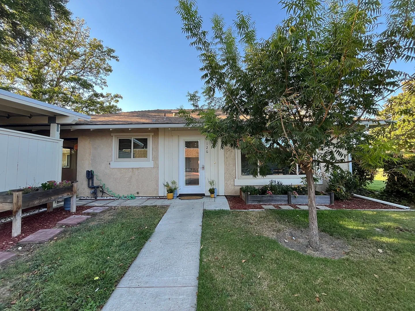 Charming 2 Bed 2 Bath home - 126 Flag Way — Photo 4