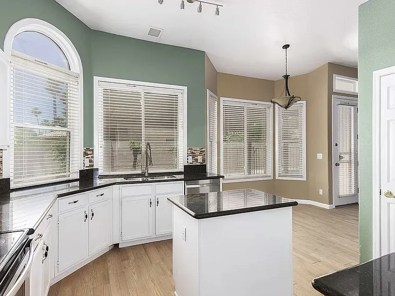 658 N Poplar Ct — Photo 18