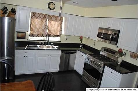 3rd image of 161 Livingston Ave