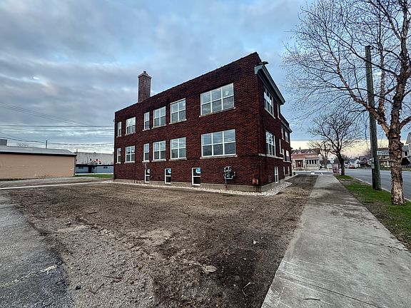 4th image of 130 N 2nd St