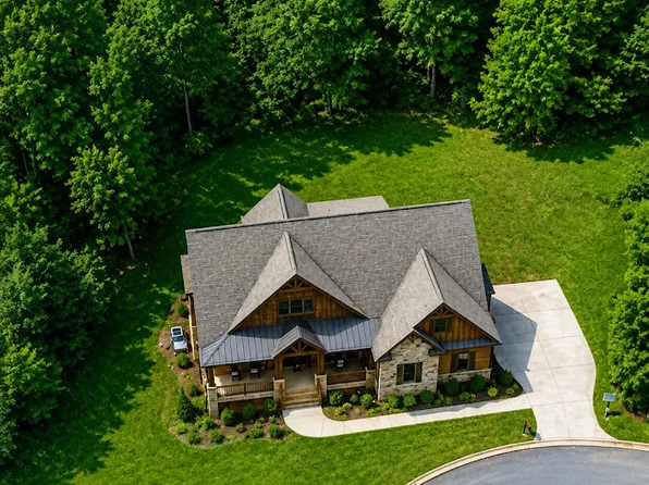 221 Valley Ridge Dr, Carrollton, GA 30116