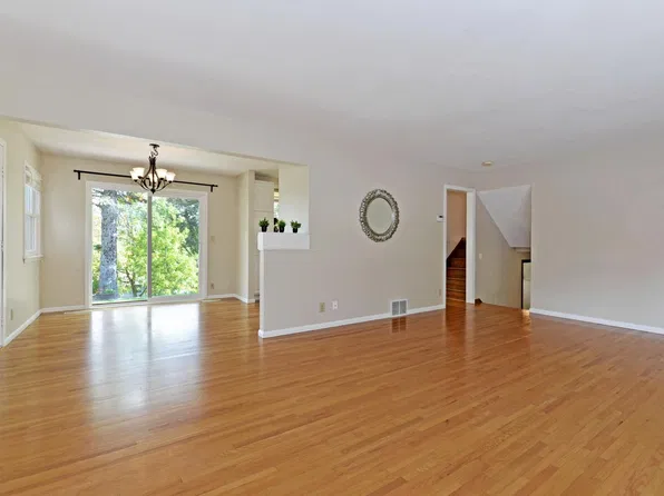 8644 Poplar Bridge Curv, Bloomington, MN 55437