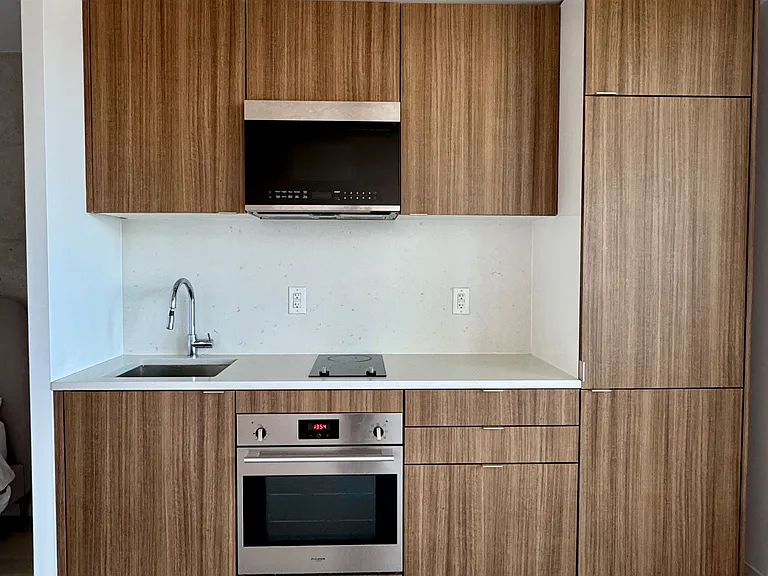 21 Lawren Harris Sq #510 — Photo 7
