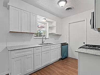 5 bed, 2040 sqft, $800 — Photo 2