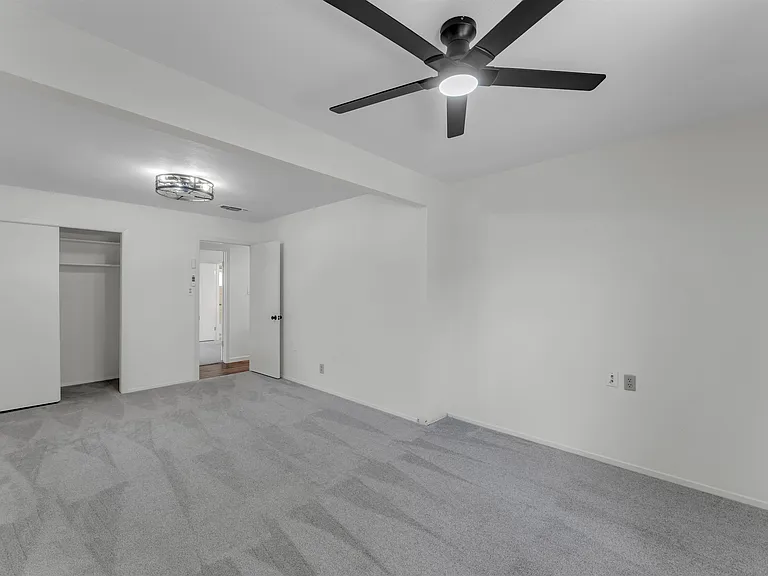 1803 Bluebonnet Ln — Photo 23