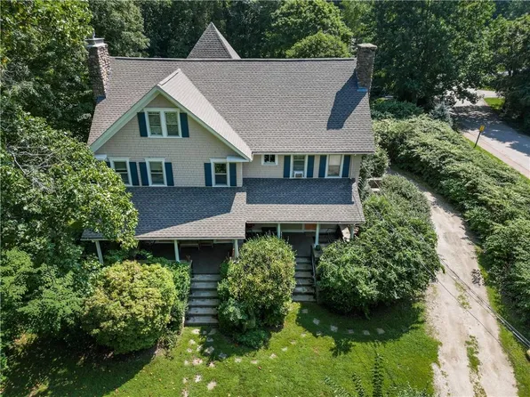 1729 South Rd APT 1, Kingston, RI 02881