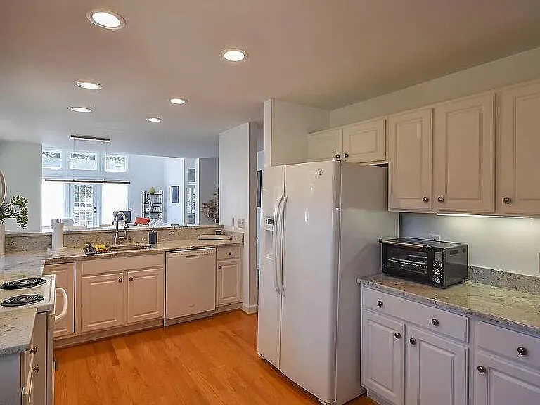 200 Starland Ln — Photo 6