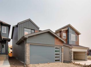 408 W Heartwood Grv SE, Calgary, AB T3M 2K1
