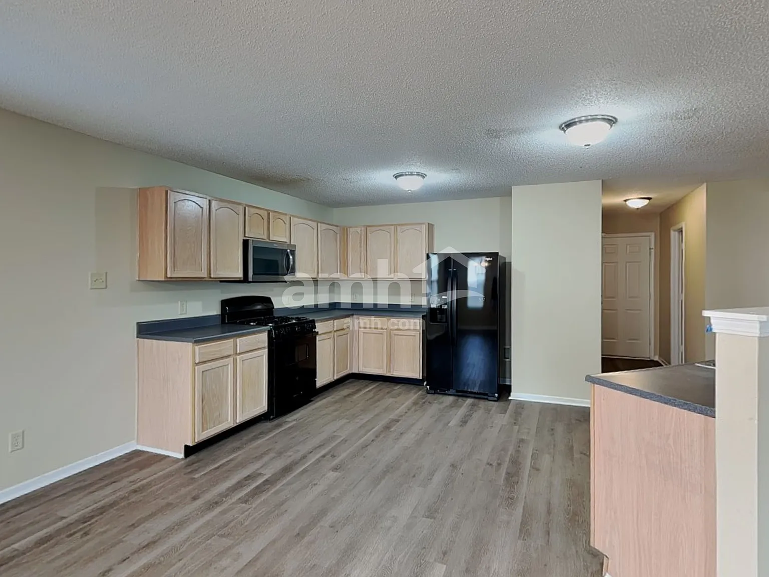 4 bed, 2.5 bath, 3422 sqft, $2,450 — Photo 3