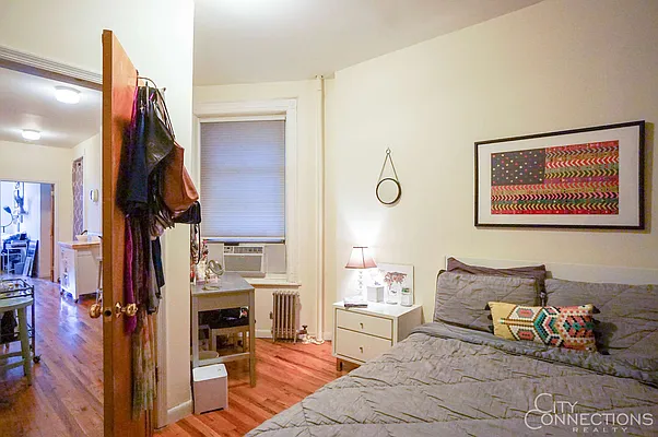 Rented by City Connections Realty | media 15