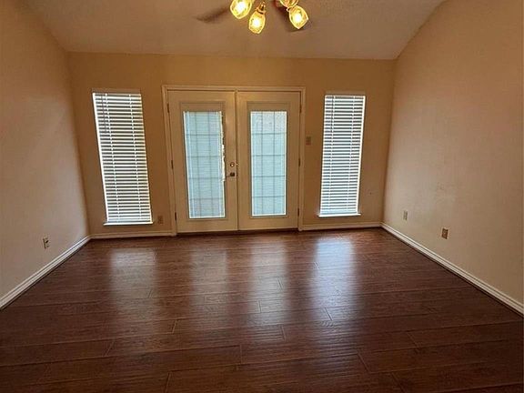 5th image of 4027 Summit Valley Dr