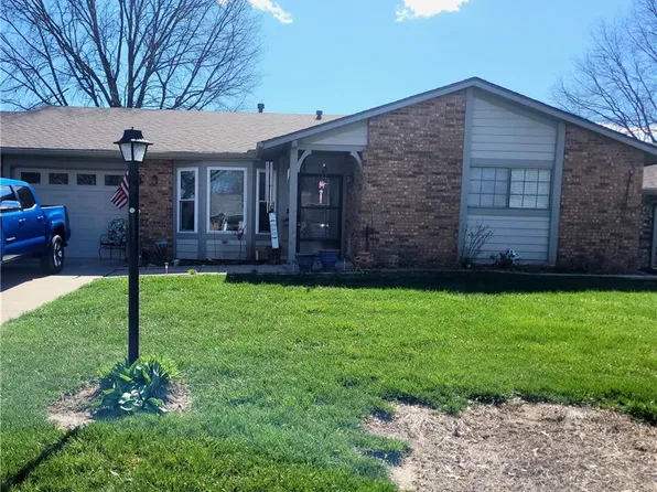1315 W Jenkins Blvd, Raymore, MO 64083