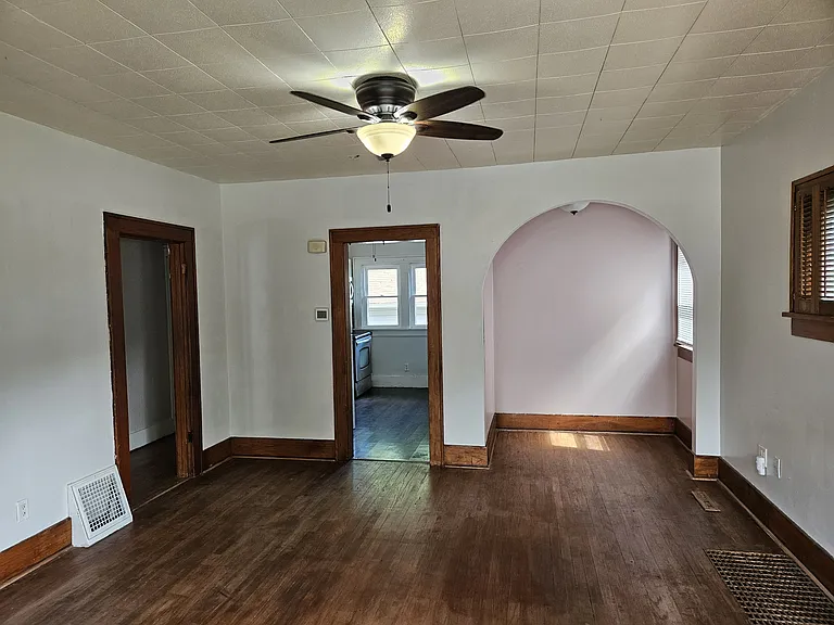 618 W Military Ave — Photo 9