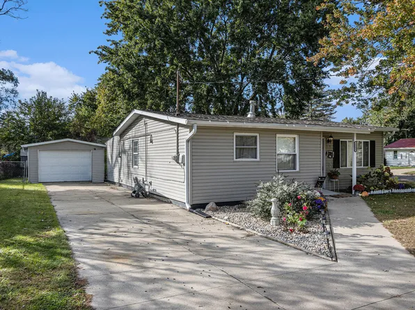 1131 Frisbie Blvd, Springfield, MI 49037